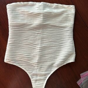 Princess Polly size 6 white sleeveless body suit (106)